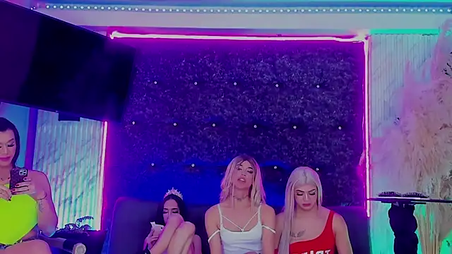 Queens_Wonders_Blonders Live XXX Chat