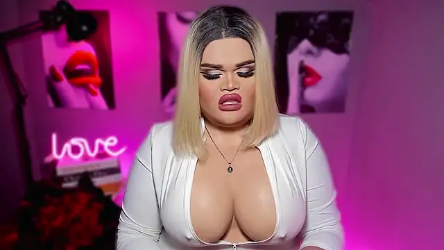 XXX chat uživo modela BelindaLove