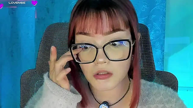 RosesLizzyy Adlı Modelin Canlı XXX Sohbeti