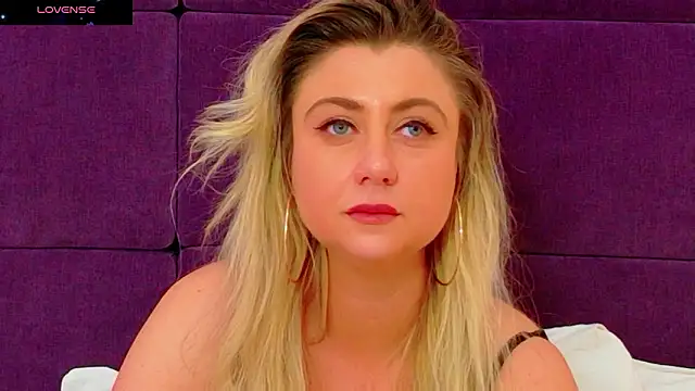 EvelinHill 现场XXX聊天