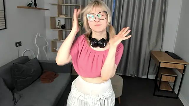 DorineSwary 现场XXX聊天