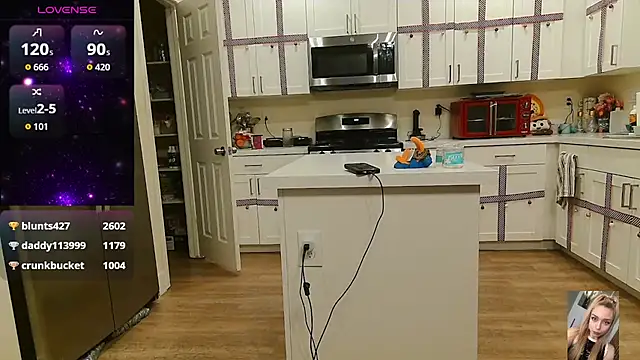 XXX chat uživo modela Blondiewithanass