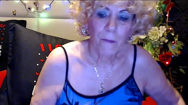 HappyWomanOn Chat XXX live