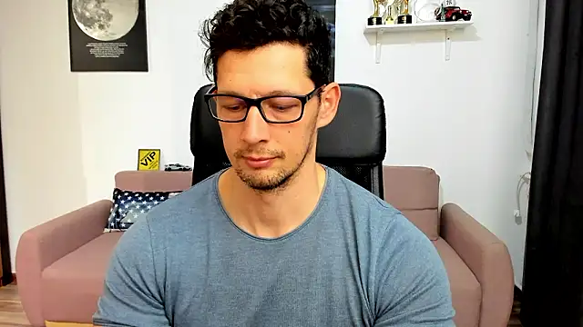 BrutusK08 在線直播表演