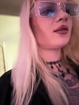 Živý XXX chat BlondeDoll_