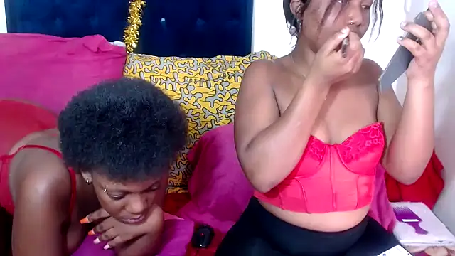 BUNNYCHOWX28 élő XXX-chatje