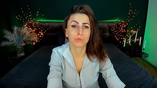 Rebecca_Diamond Chat XXX in diretta