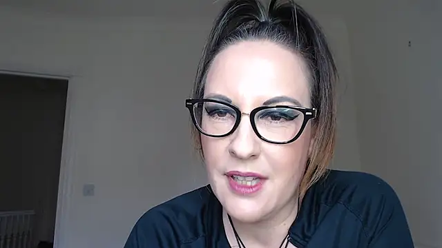 Humiliatrixxxx 即時 XXX 聊天