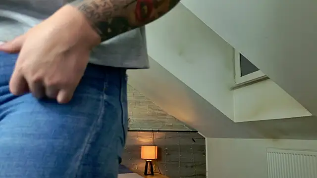 hornyb33_ 即時 XXX 聊天