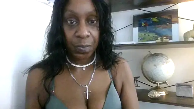 Ebony-SultryX 即時 XXX 聊天