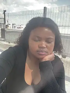 Curveysinaa Chat XXX in diretta