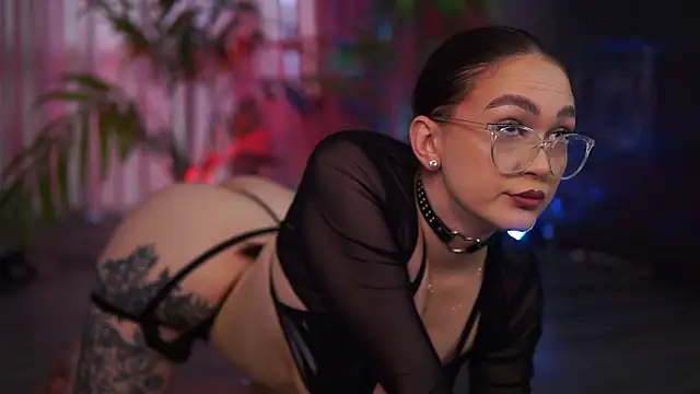 HotBustyBabeX 即時 XXX 聊天