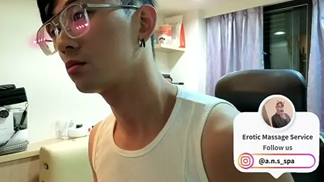 Show modela snakeheados na web-kameri