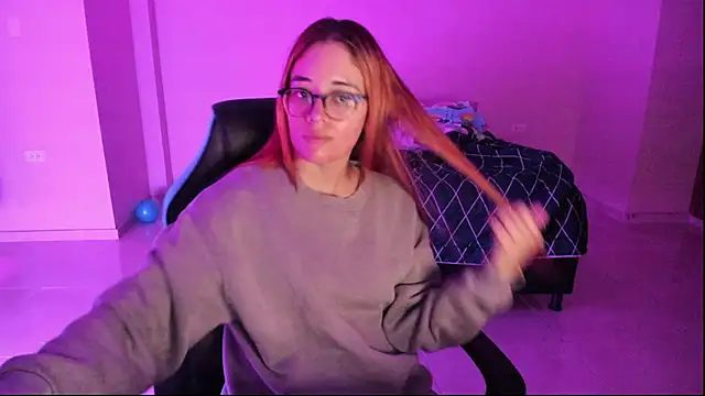 atenas_05_ Adlı Modelin Canlı XXX Sohbeti