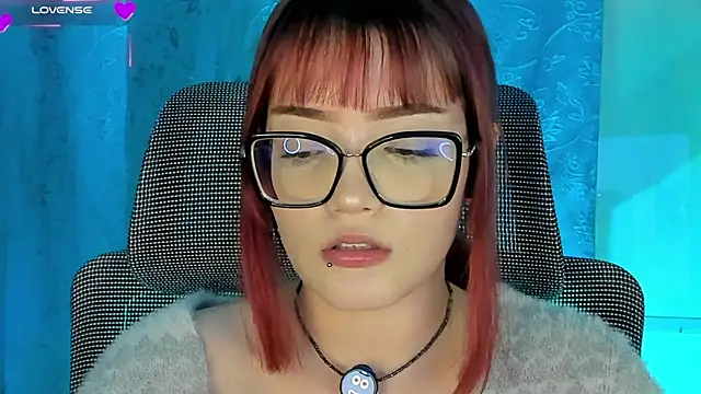 RosesLizzyy's Live XXX Chat