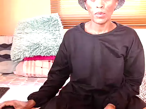 LONGBLKCLIT36 Chat XXX in diretta