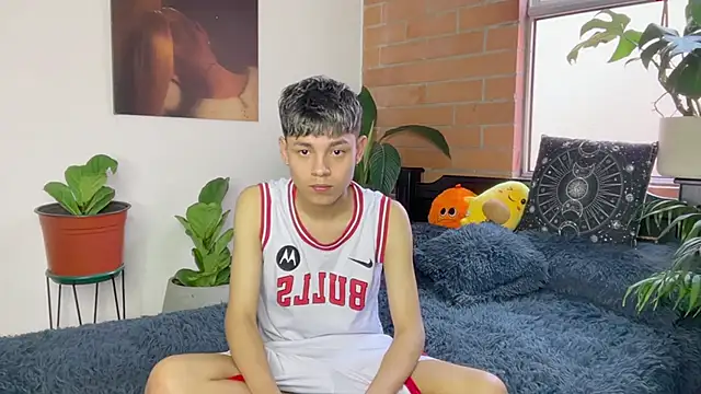 Andy_Belier23 Show in webcam