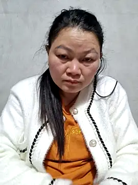 yoowwmr: διαδικτυακό σόου στην κάμερα