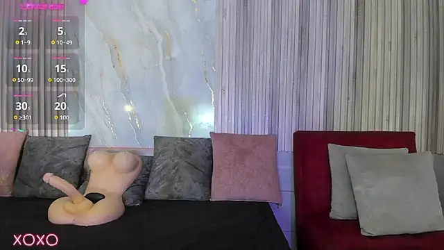 BriannaChelsea élő XXX-chatje