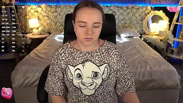 FoxyShy live XXX chat