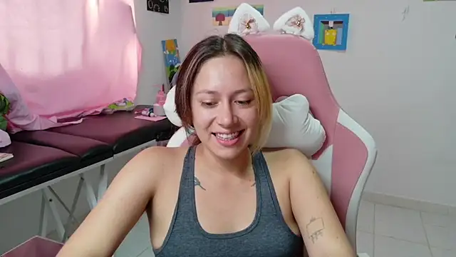 MommyMiaWs élő XXX-chatje