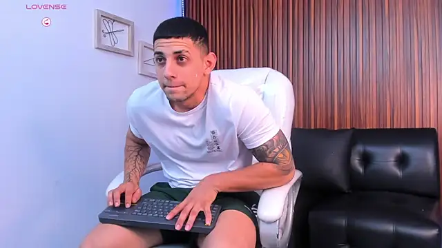 Chatroom XXX en direct de Alex_cute77