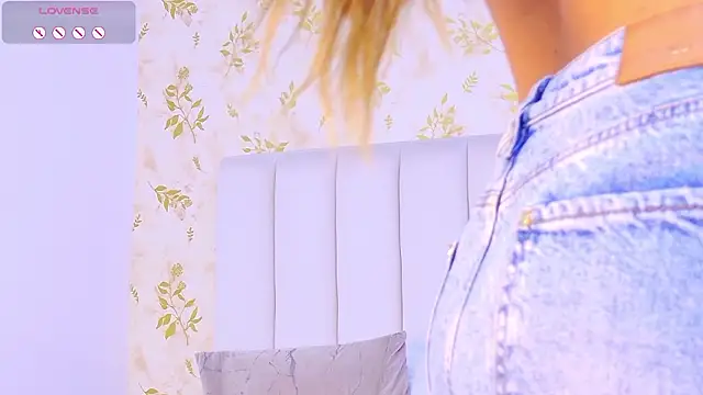 Онлайн чат XXX Sara_Desire