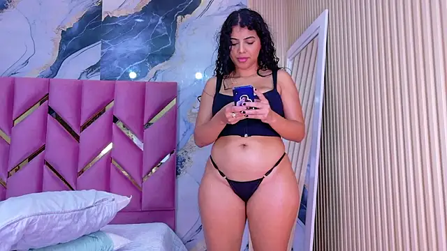 hotiergirl élő XXX-chatje