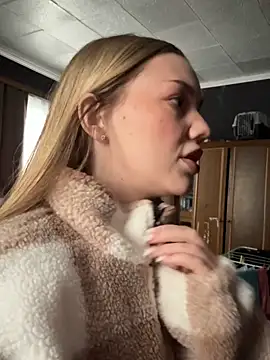 MilaMoone élő XXX-chatje