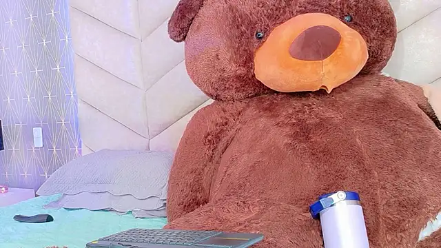 CARO_ADAMS1 élő XXX-chatje