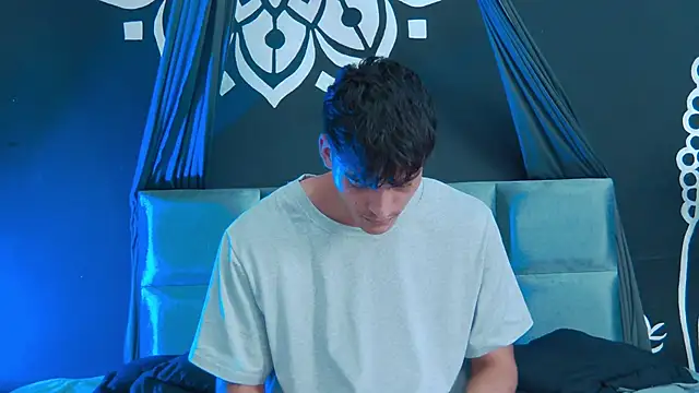 Chatroom XXX en direct de AlessioVitale