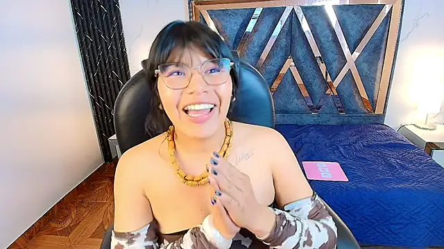 EsmeraldaChantre élő XXX-chatje