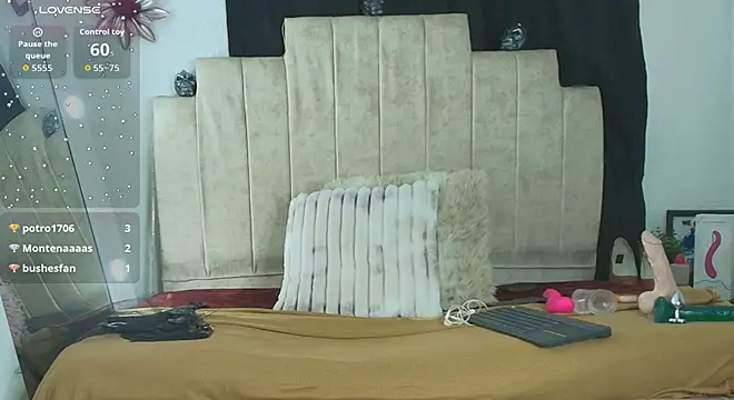 Laura_hotmilf élő XXX-chatje