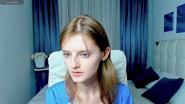 Miss_Alisa_ Show in webcam