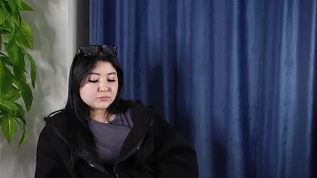 ElnaSharits élő XXX-chatje