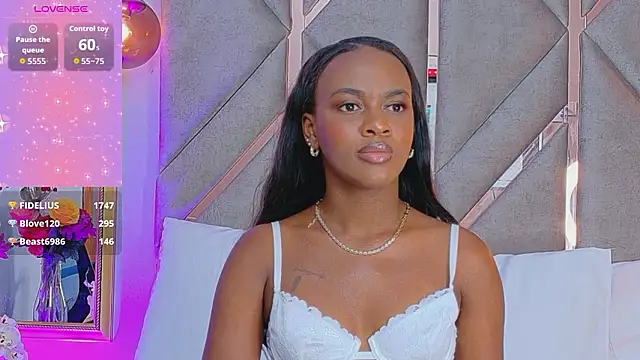 Sally-Noa élő XXX-chatje