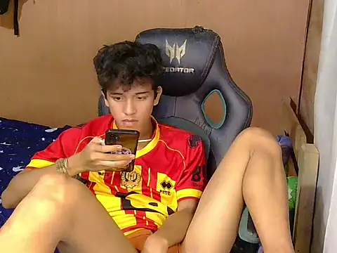 Sembang XXX Secara Langsung hugekenbigcock