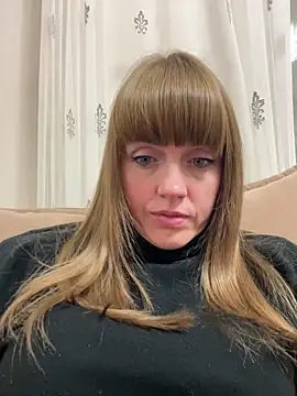 Kamilochka2951 Adlı Modelin Canlı XXX Sohbeti