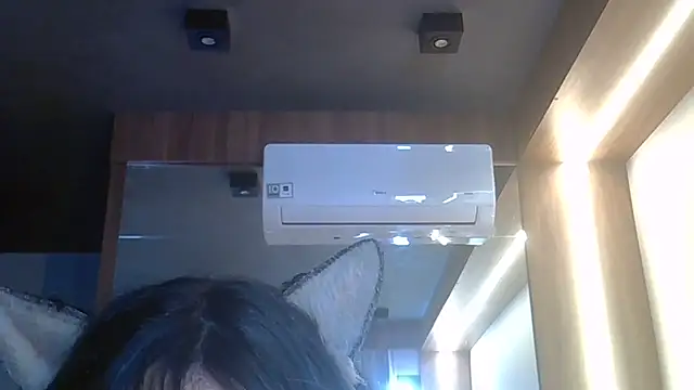 SkinnyKitten élő XXX-chatje