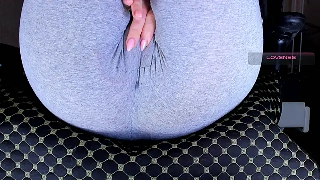Онлайн чат XXX Cameltoe_squirt_inPants
