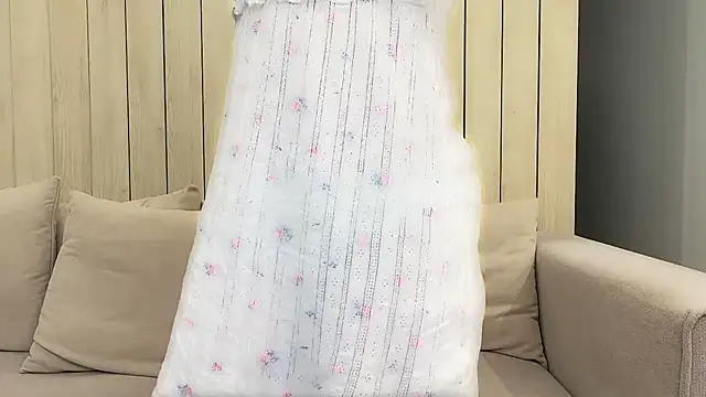 Chat +18 de ShySchoolGirl ao vivo