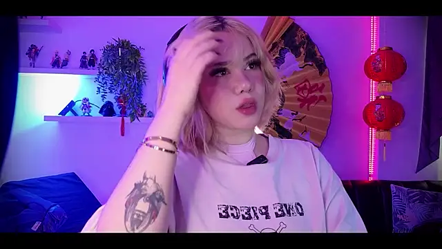 Онлайн чат XXX albaismynameX