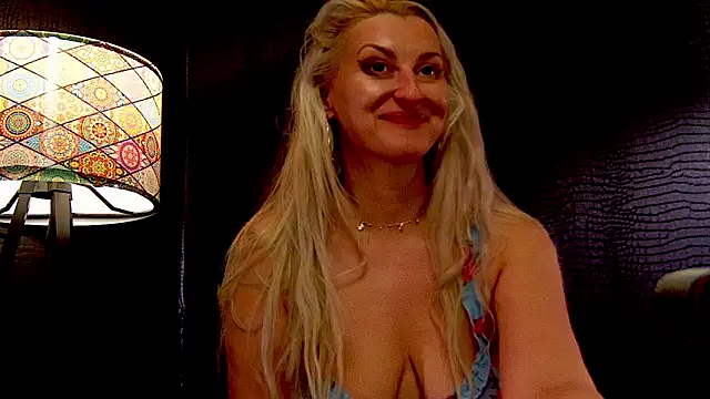 دردشة LeticiaReys الجنسية المباشرة