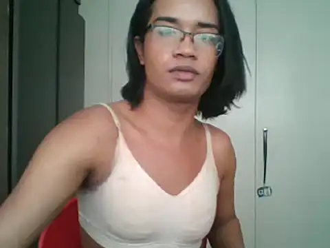 Show modela horny_bri_ na web-kameri