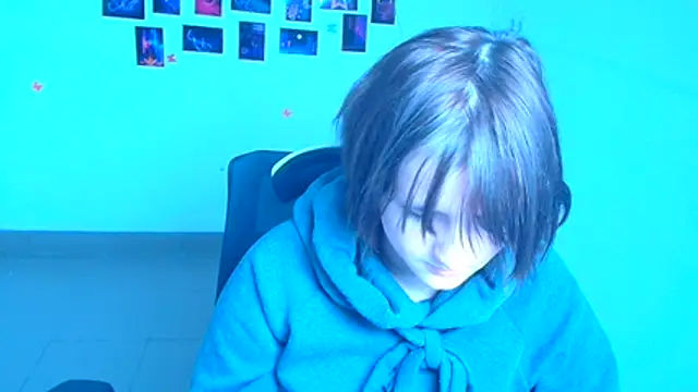 دردشة Alice_Wonderme الجنسية المباشرة