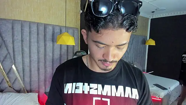 NicolaiKarav Show Webcam