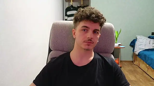 Remy_Miles Show in webcam