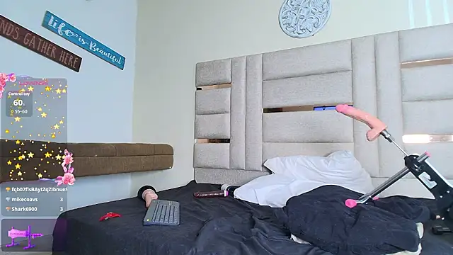 LittlePeach_ élő XXX-chatje