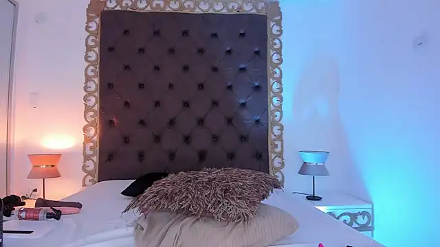 EmmaaCastro élő XXX-chatje