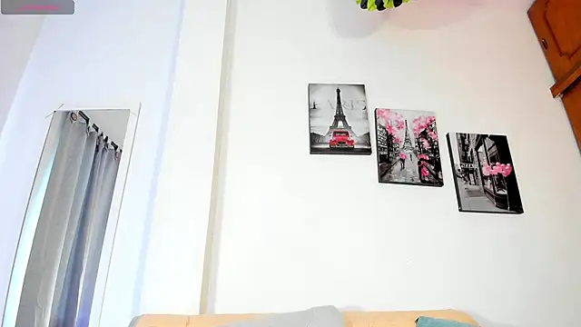 PauleteW10's Webcam Show